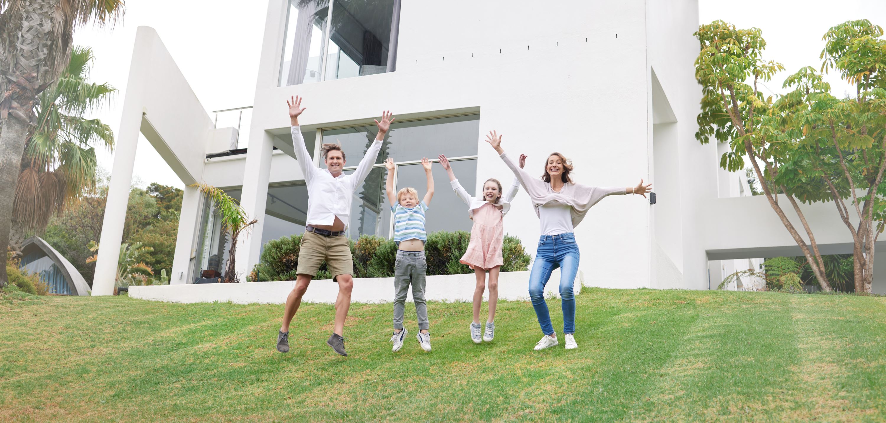 We make moving simple, fast, and stress-free for families and businesses across 
